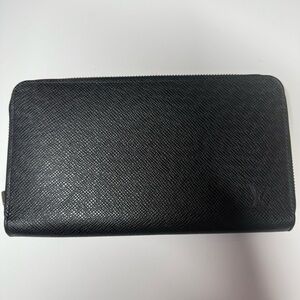Louis Vuitton Taiga Leather Zippy Organizer